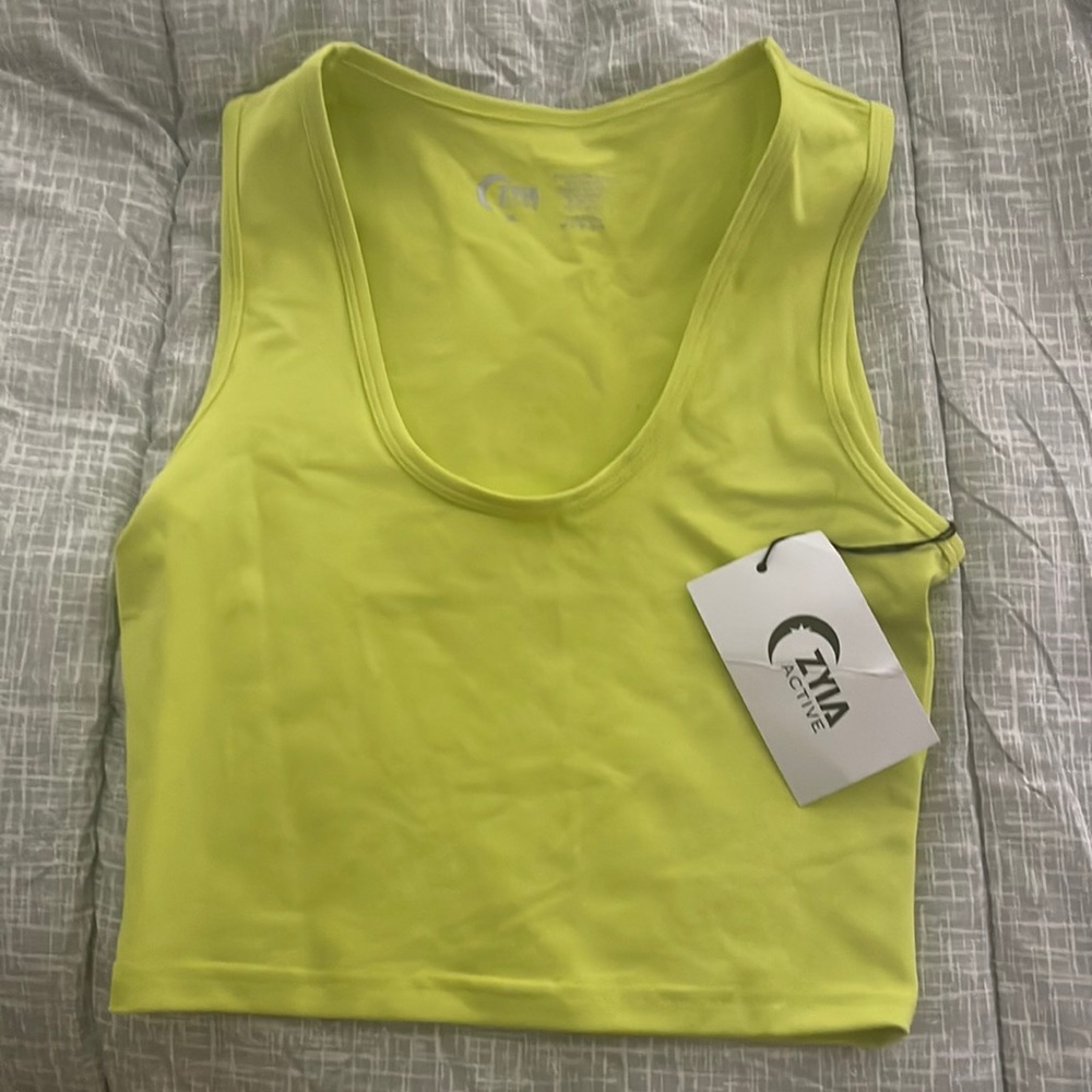 brand new, never worn zyia active top in lime.